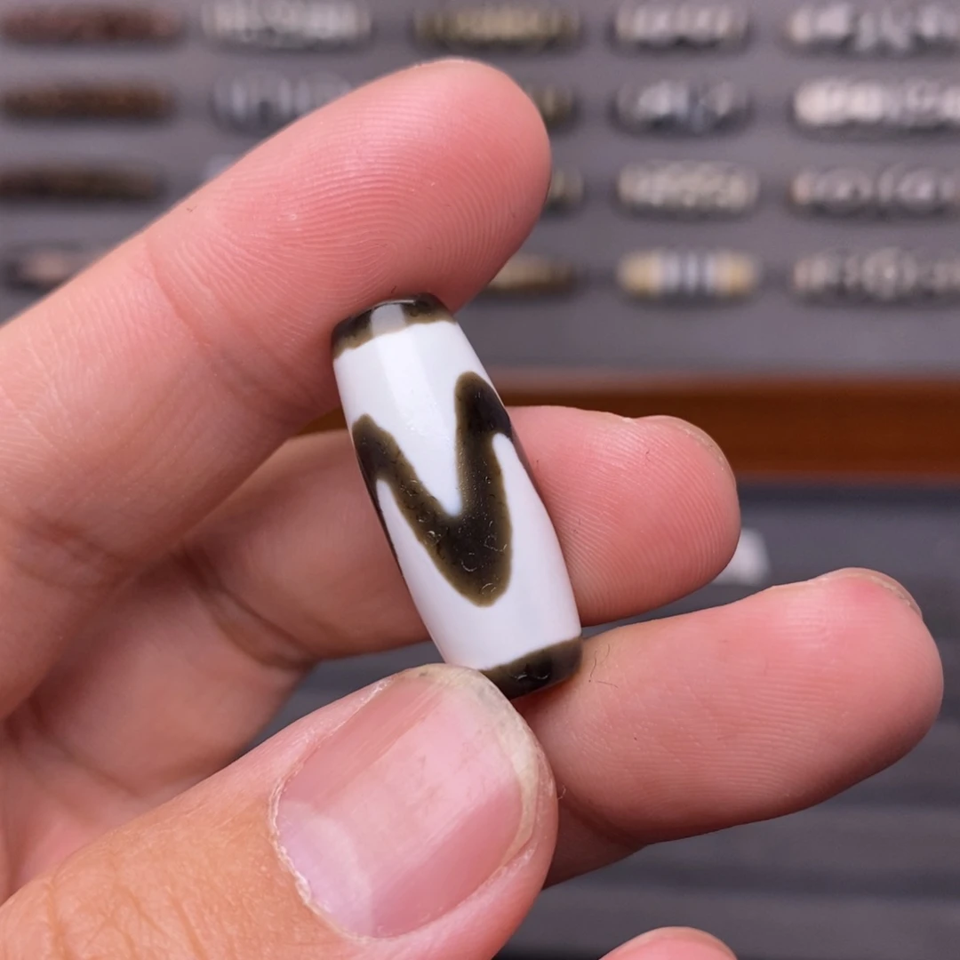 玛瑙/玉髓颈饰未镶嵌小*哥