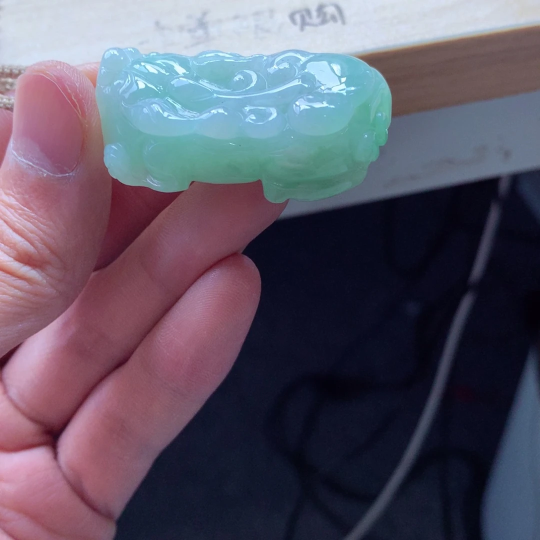 翡翠颈饰未镶嵌吊坠