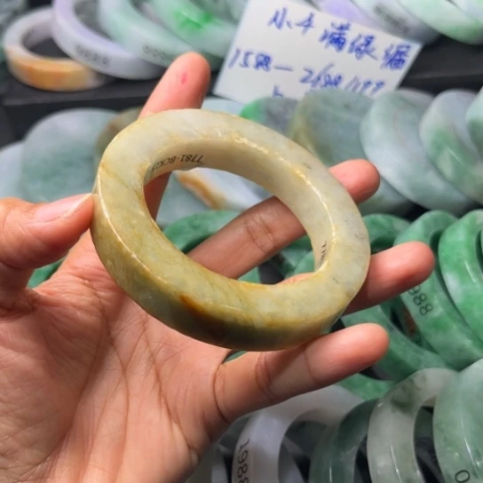 定制翡翠未镶嵌翡翠手镯