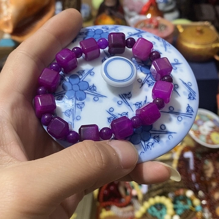 瓷器工艺精湛精细