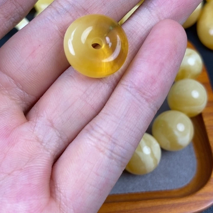 未镶嵌琥珀裸石夭*微瑕79