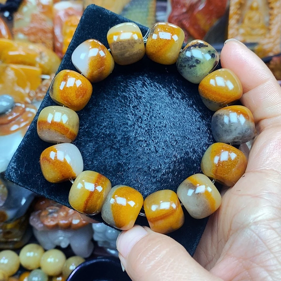 未镶嵌石英质玉（黄龙玉）颈饰