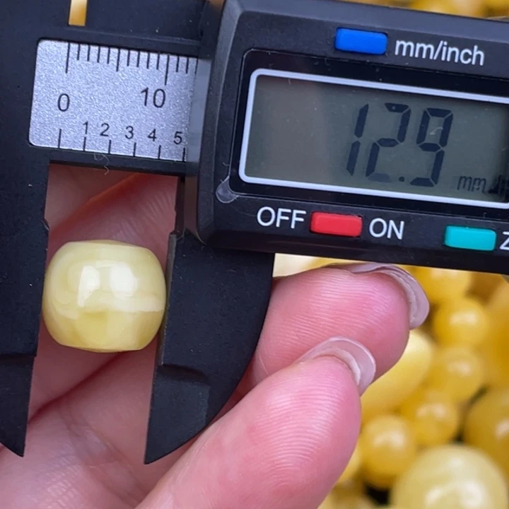 蜜蜡未镶嵌裸石微瑕341