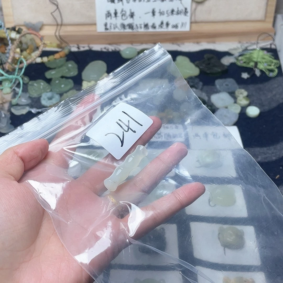 蛇纹石玉颈饰未镶嵌宴*