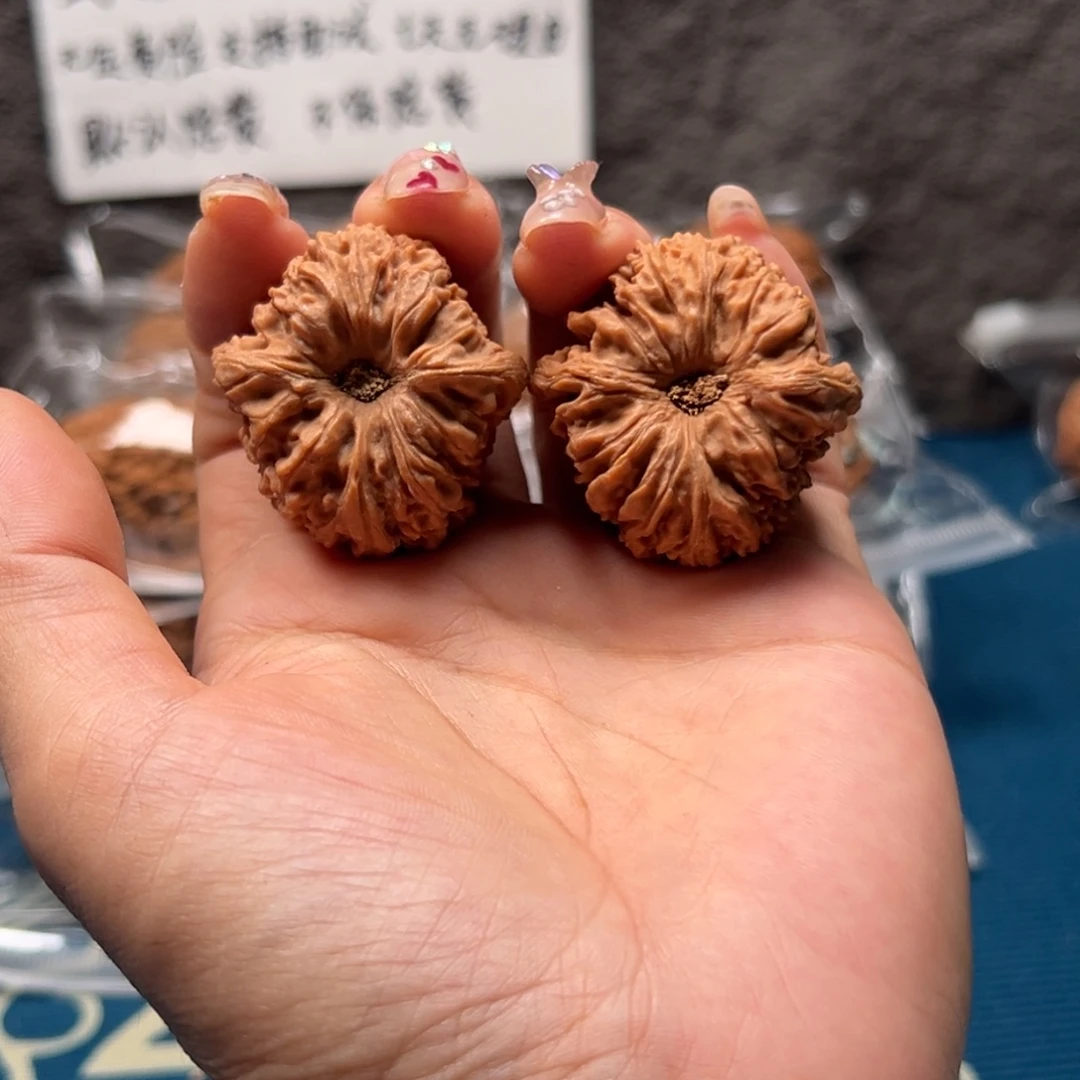 桃***王文玩核桃把件南疆37愣子生长线