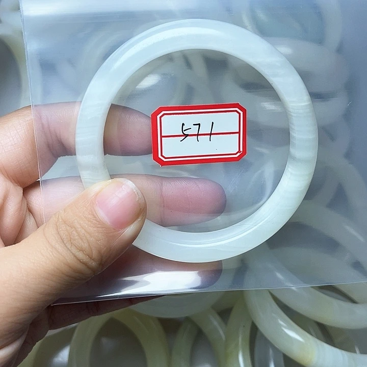 石英质玉手镯未镶嵌571