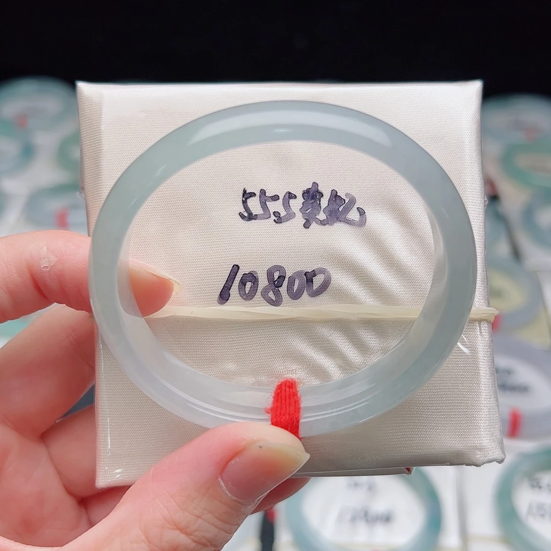 翡翠未镶嵌手镯（贵妃镯）