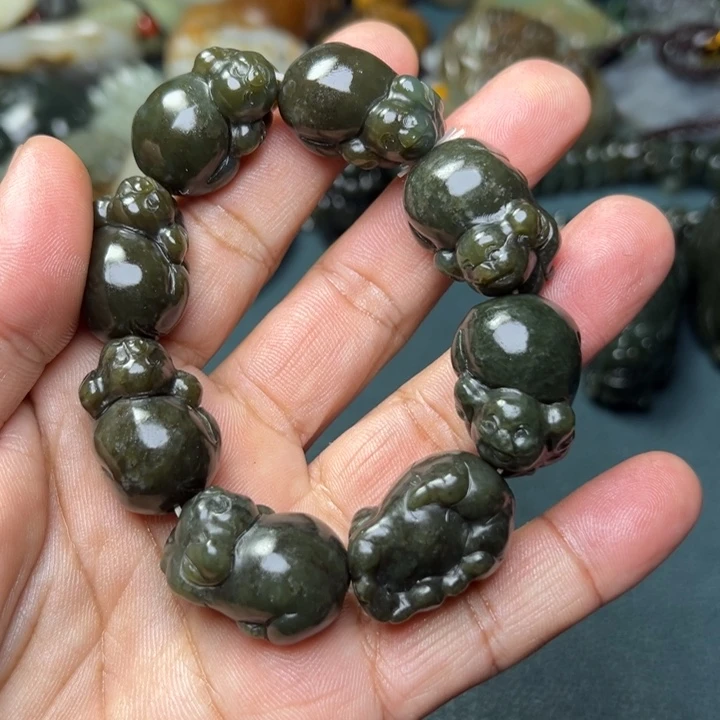 和田玉未镶嵌把件