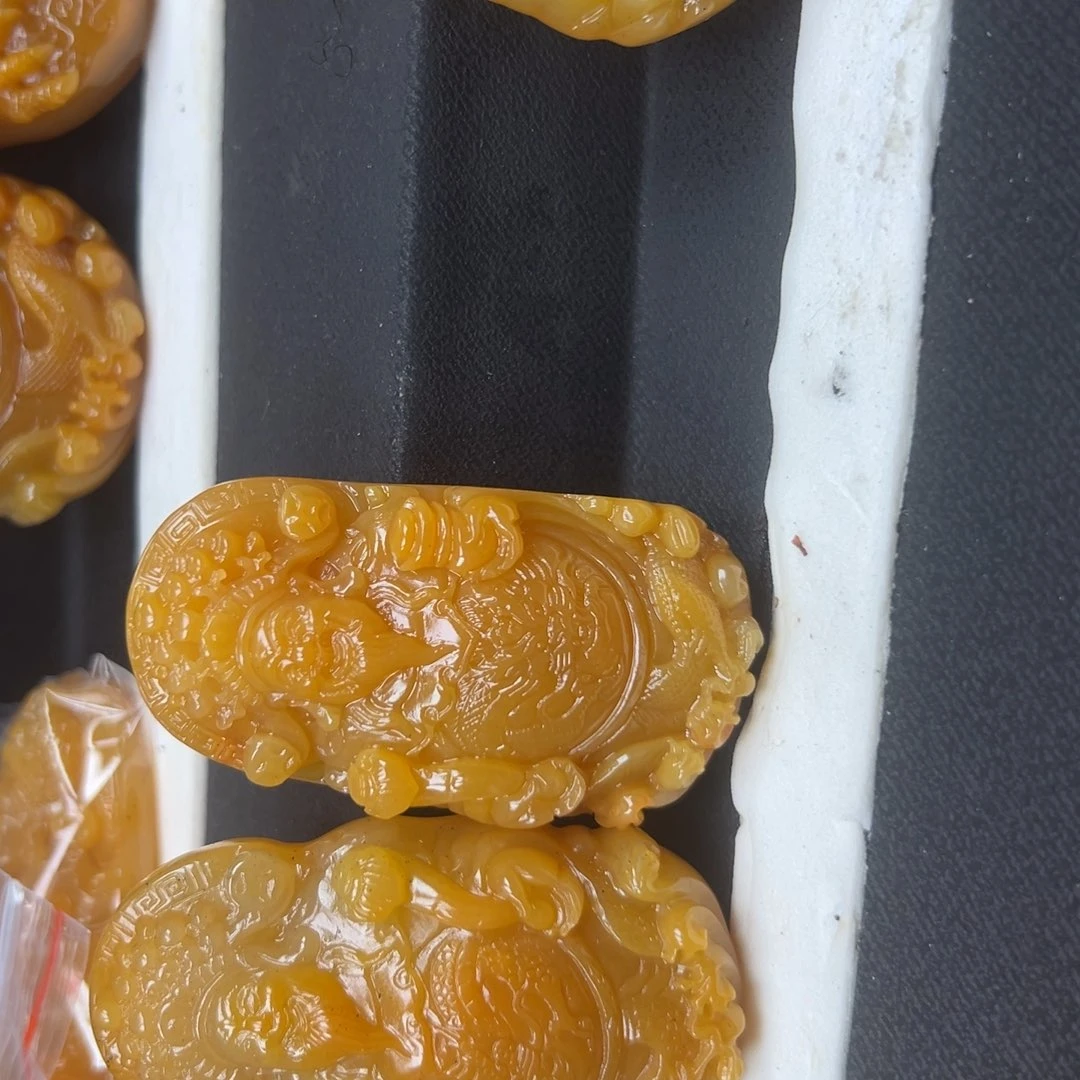 用***5石英质玉（黄龙玉）未镶嵌多选发其一