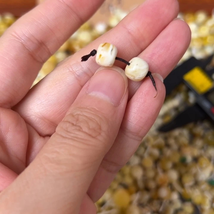 蜜蜡未镶嵌裸石8.1mm