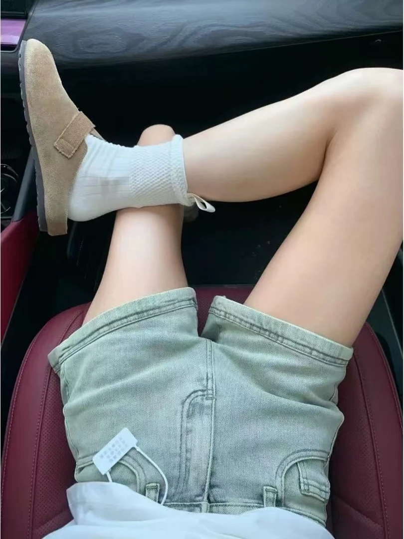 C17-4浅蓝色“磨破”牛仔短裤