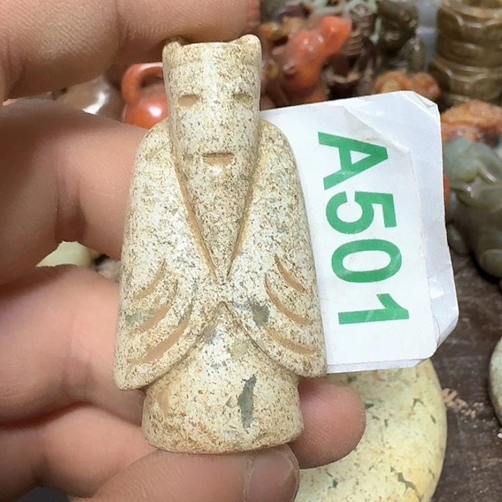 透闪石-蛇纹石玉颈饰未镶嵌