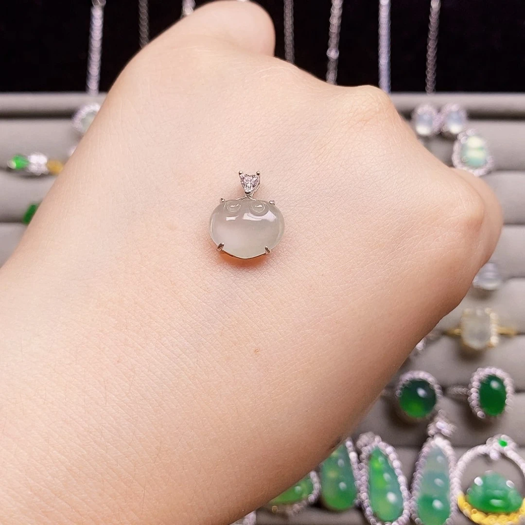 翡翠银S925镶嵌颈饰如意