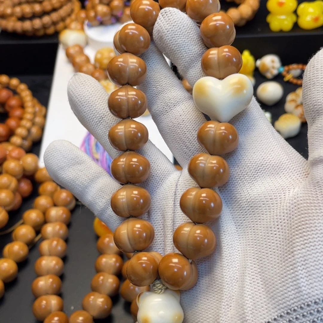 猴头核桃吊坠全品屁桃