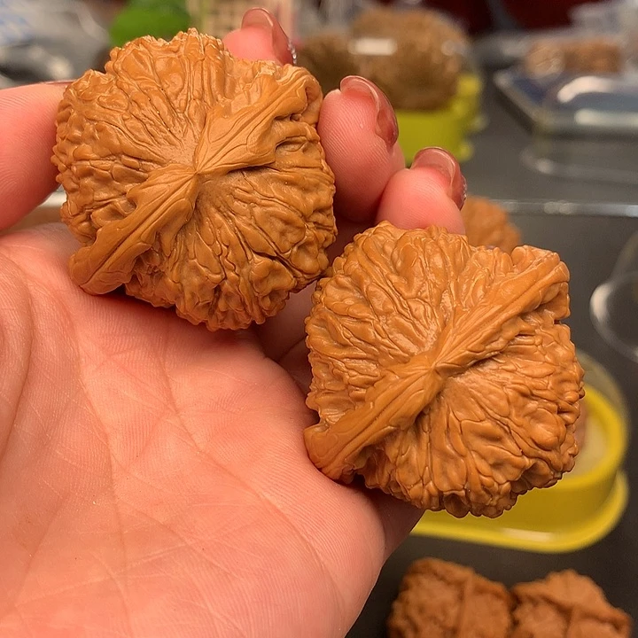 文玩核桃吊坠穿*甲45白狮子