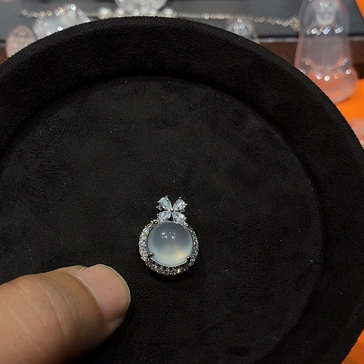 未镶嵌石英质玉小众吊坠石英质玉