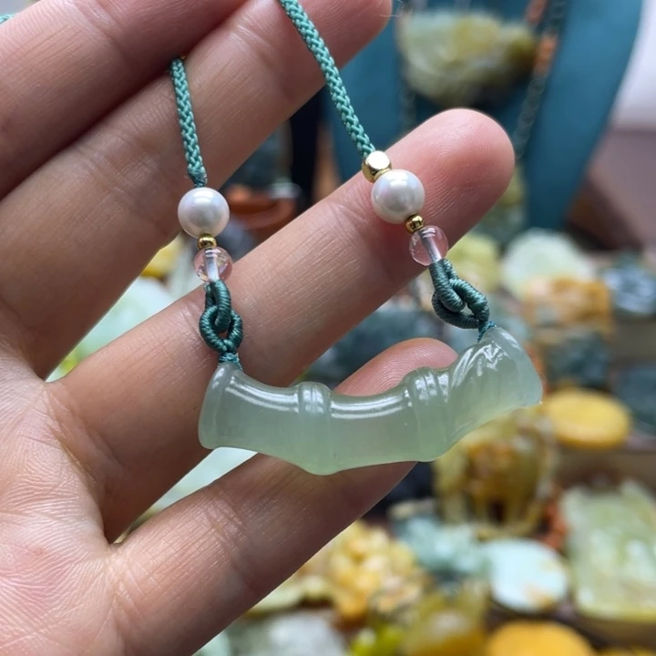 蛇纹石玉未镶嵌颈饰