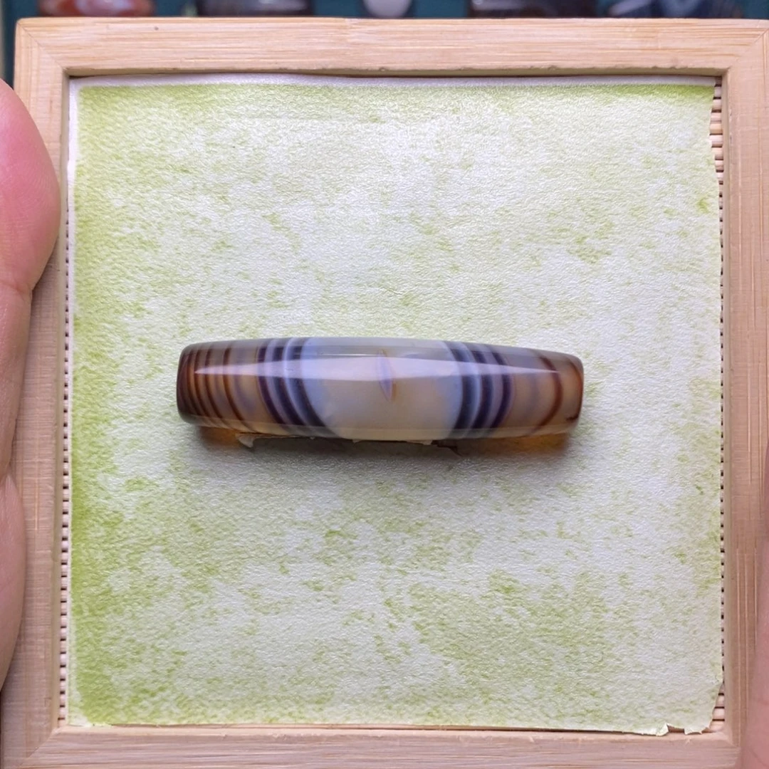 苏***三玛瑙/玉髓未镶嵌珠宝半成品