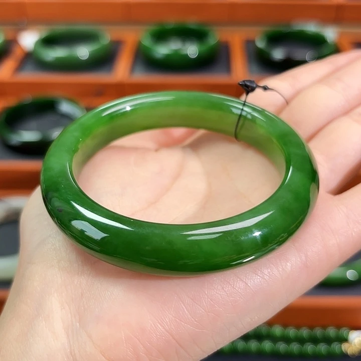 和田玉（碧玉）未镶嵌手镯果绿