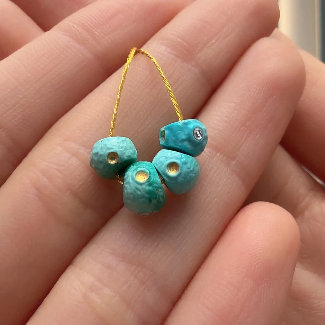 绿松石未镶嵌颈饰