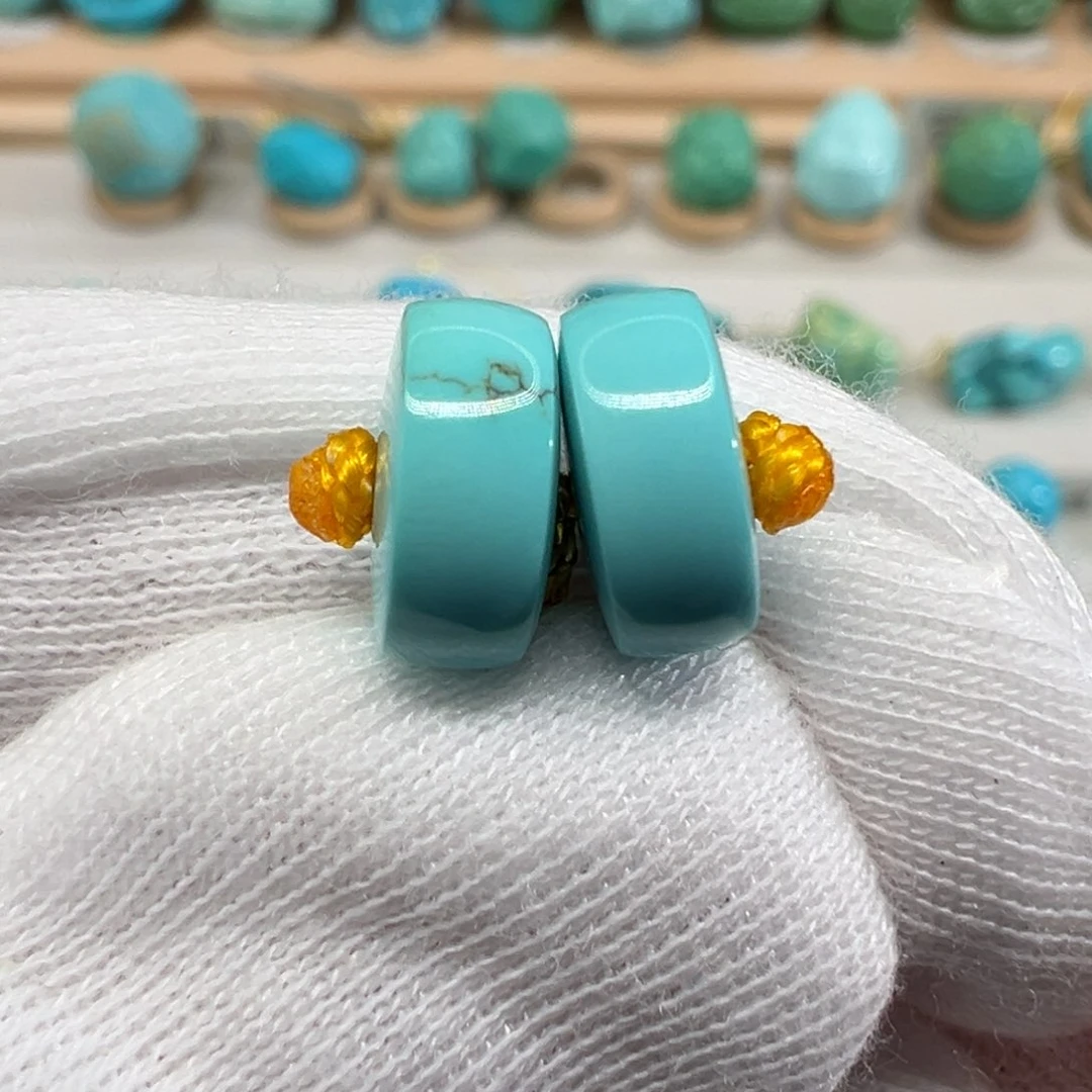 绿松石配饰未镶嵌爱***人