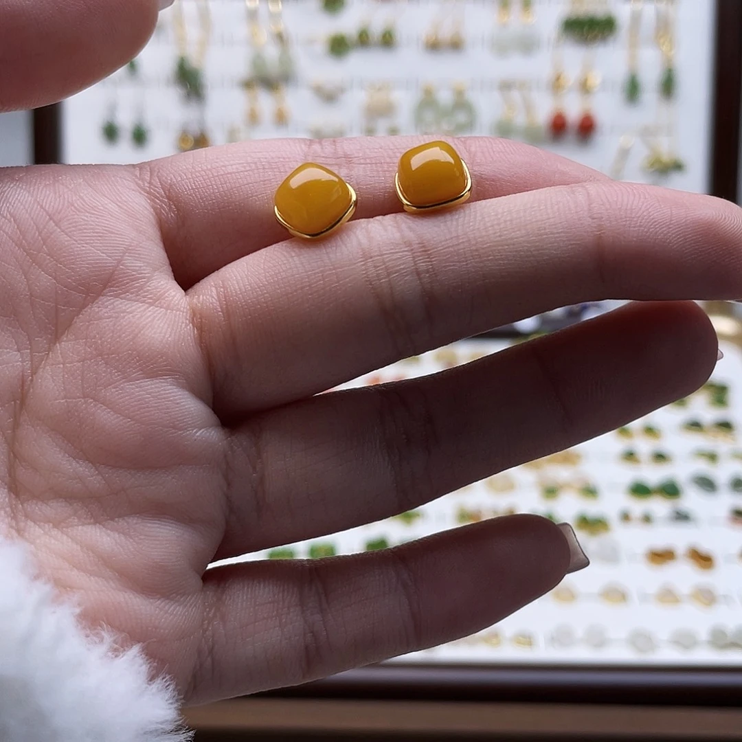 洋***%和田玉未镶嵌耳饰