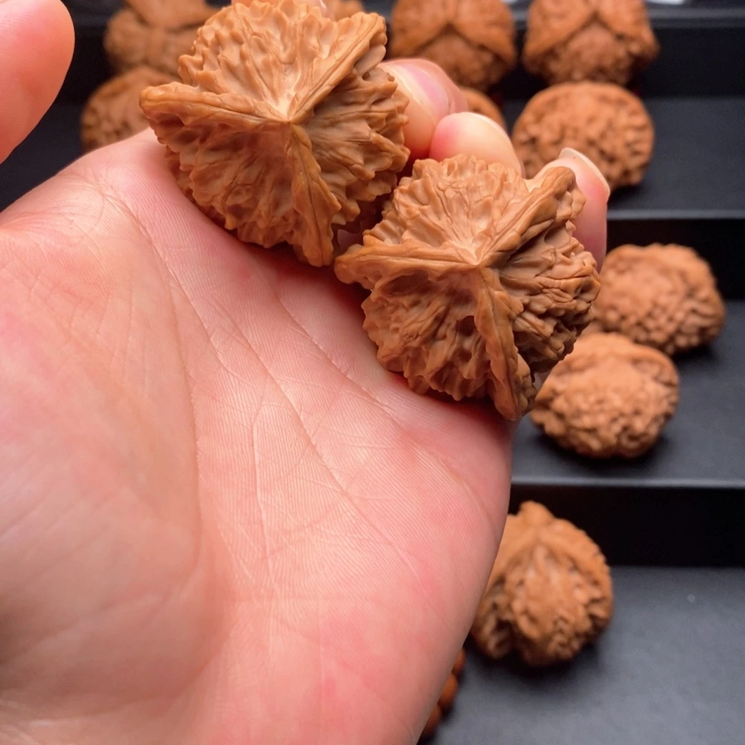 文玩核桃把件40秦闷三棱