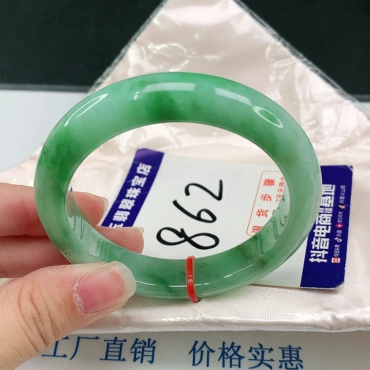 翡翠手镯未镶嵌翡翠