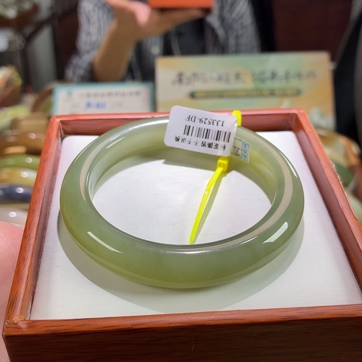 未镶嵌手镯和田玉26。 58