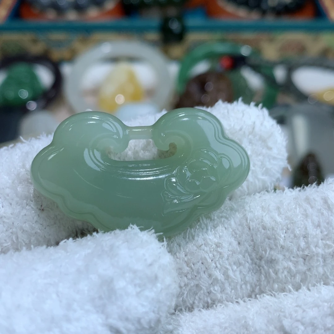 和田玉颈饰未镶嵌知***…