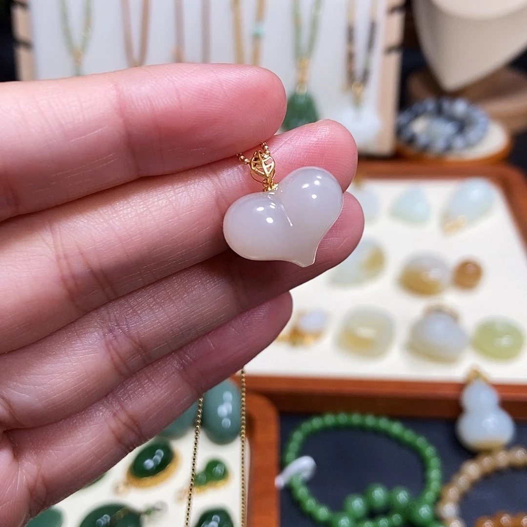 和田玉18K金镶嵌吊坠(赠链)