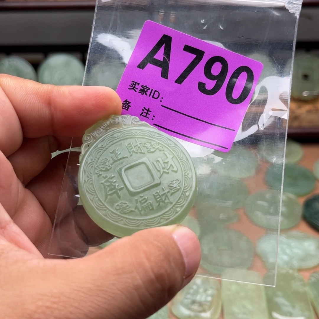 无***为未镶嵌蛇纹石玉颈饰
