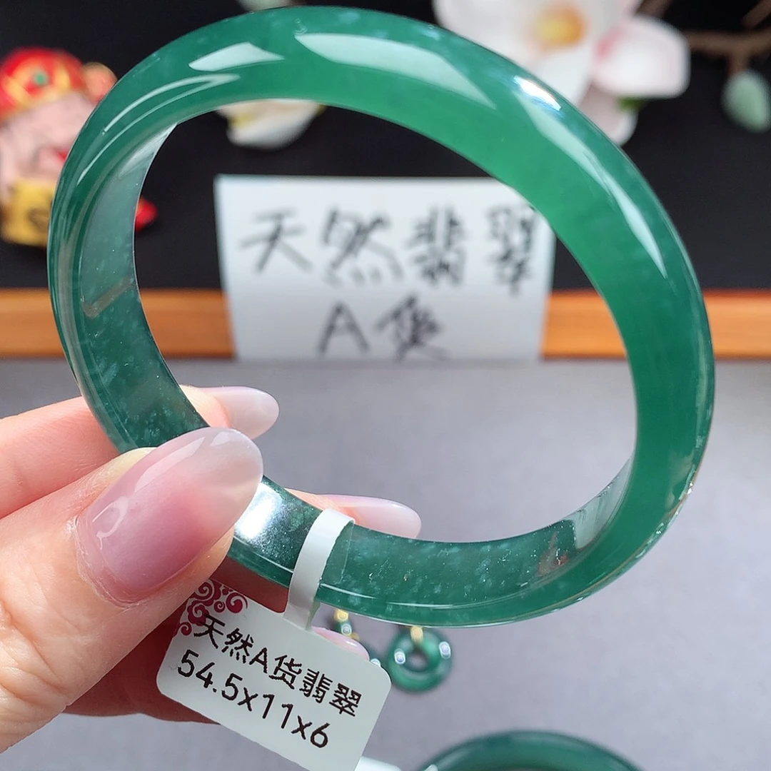 翡翠手镯（圆镯）未镶嵌