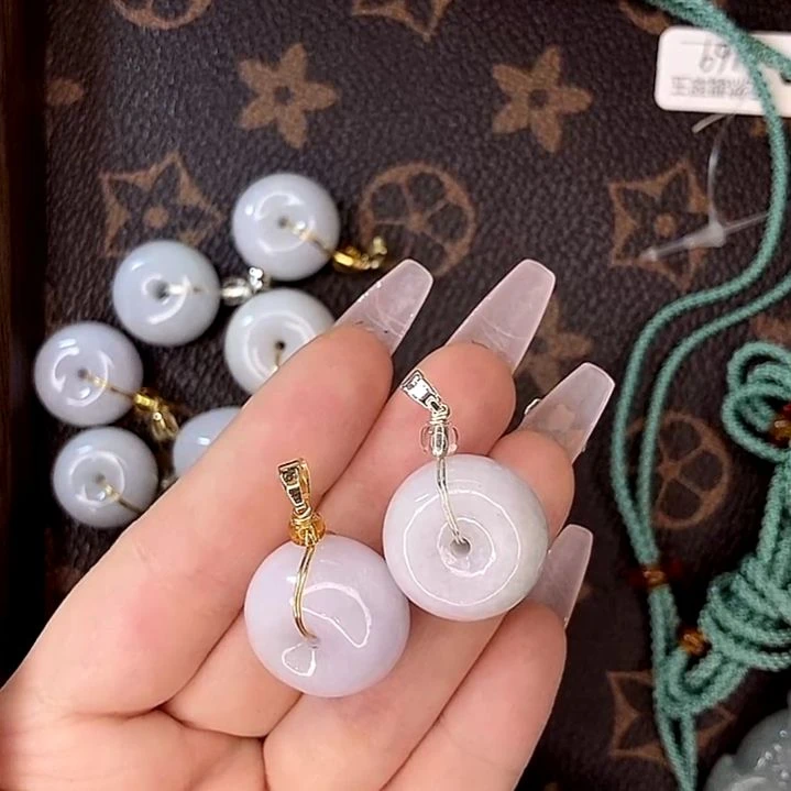 翡翠未镶嵌挂件多样性发一