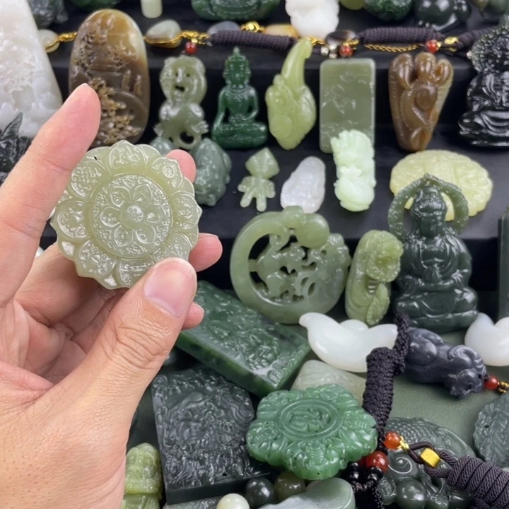 和田玉未镶嵌颈饰