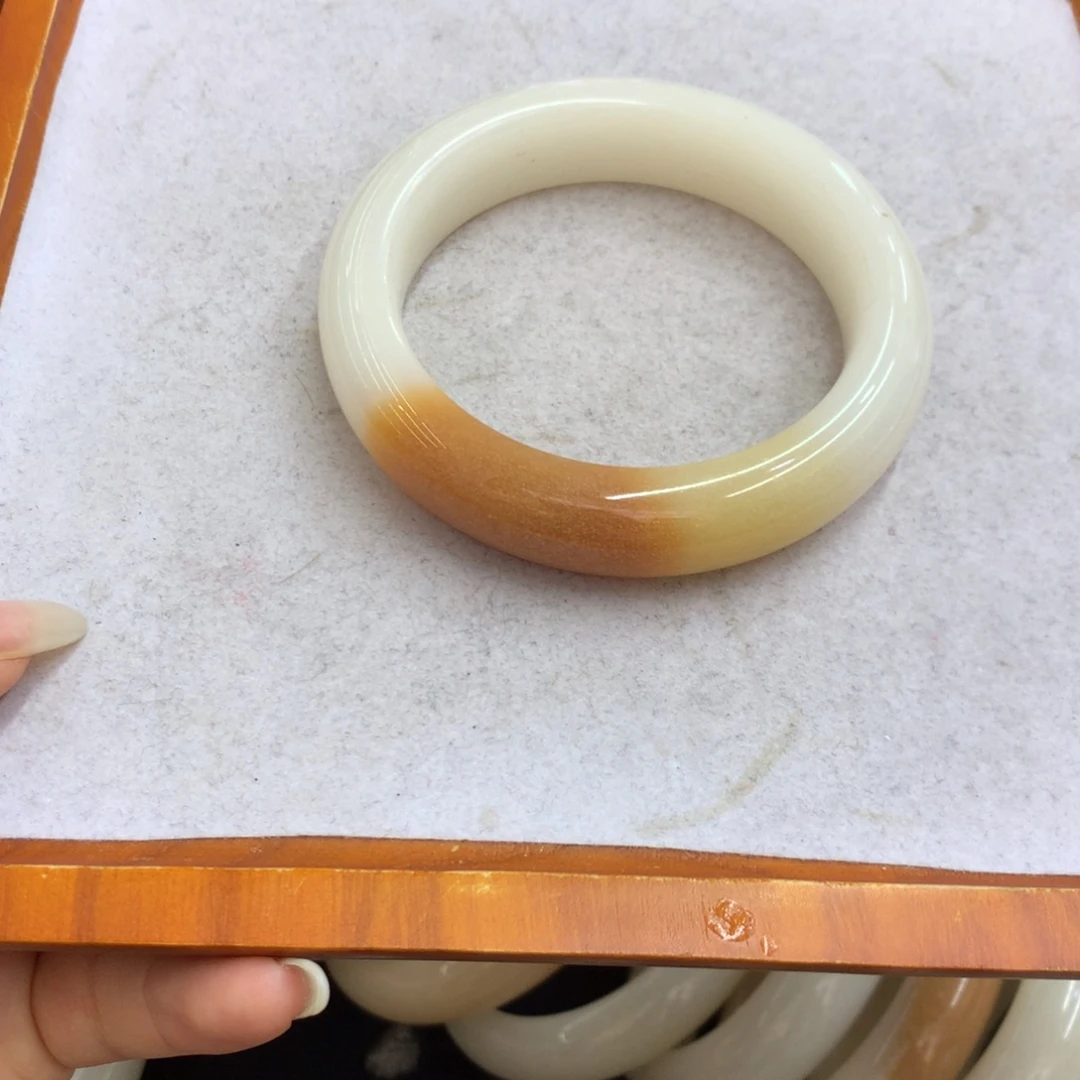 石英质玉未镶嵌手镯