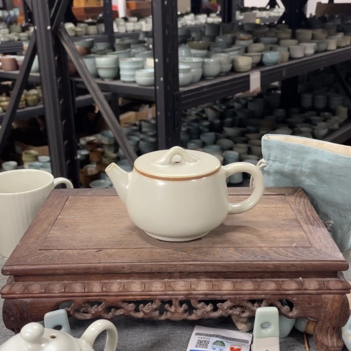 摆件月白釉大汉瓦壶