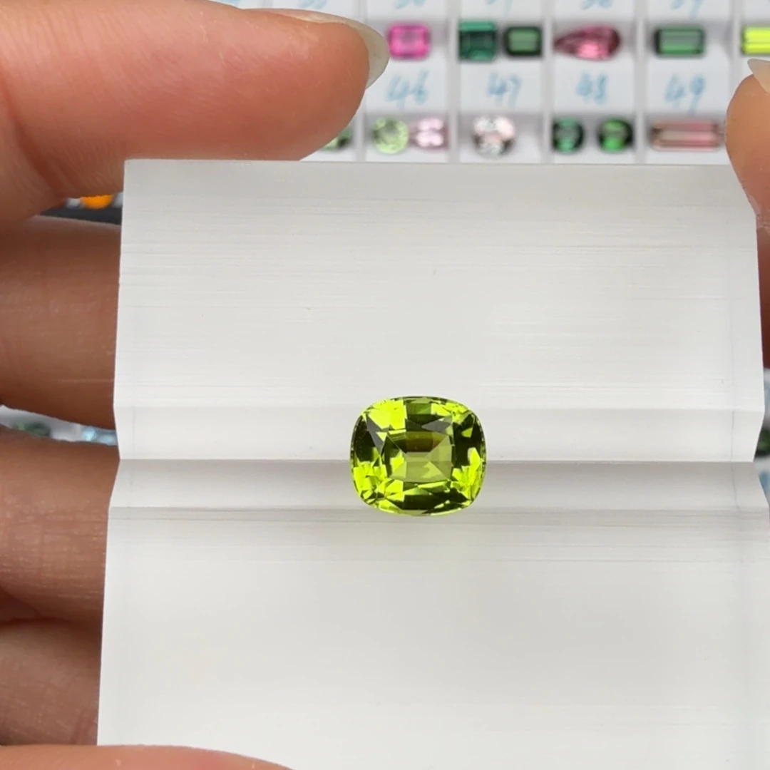 橄榄石未镶嵌笔搁天然2.69克拉