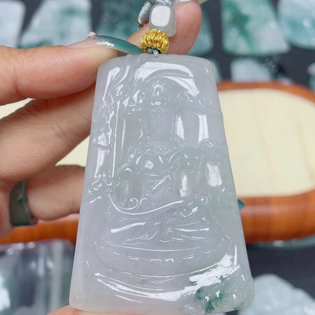 翡翠未镶嵌颈饰虚空