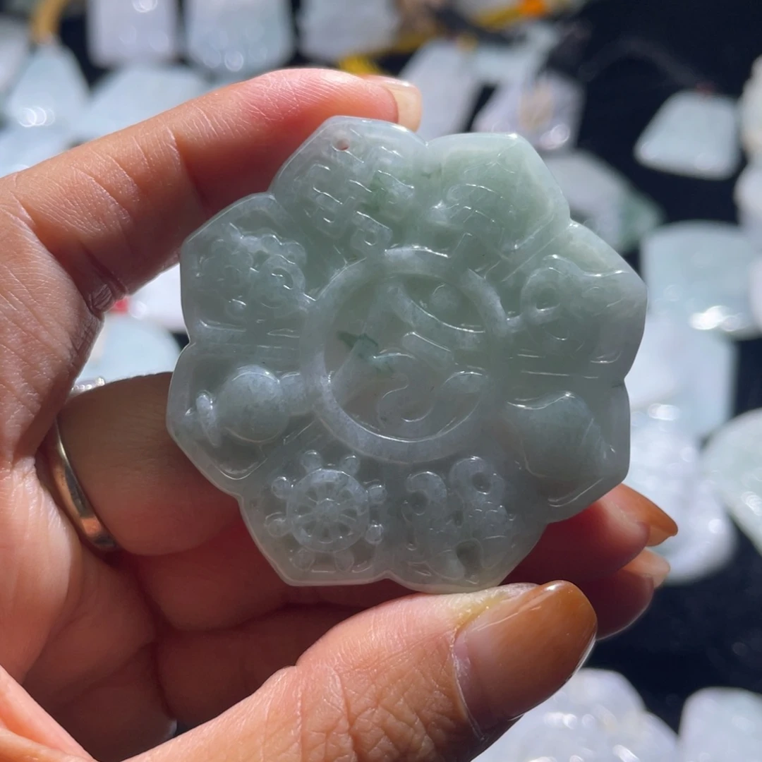 翡翠未镶嵌颈饰时来运转