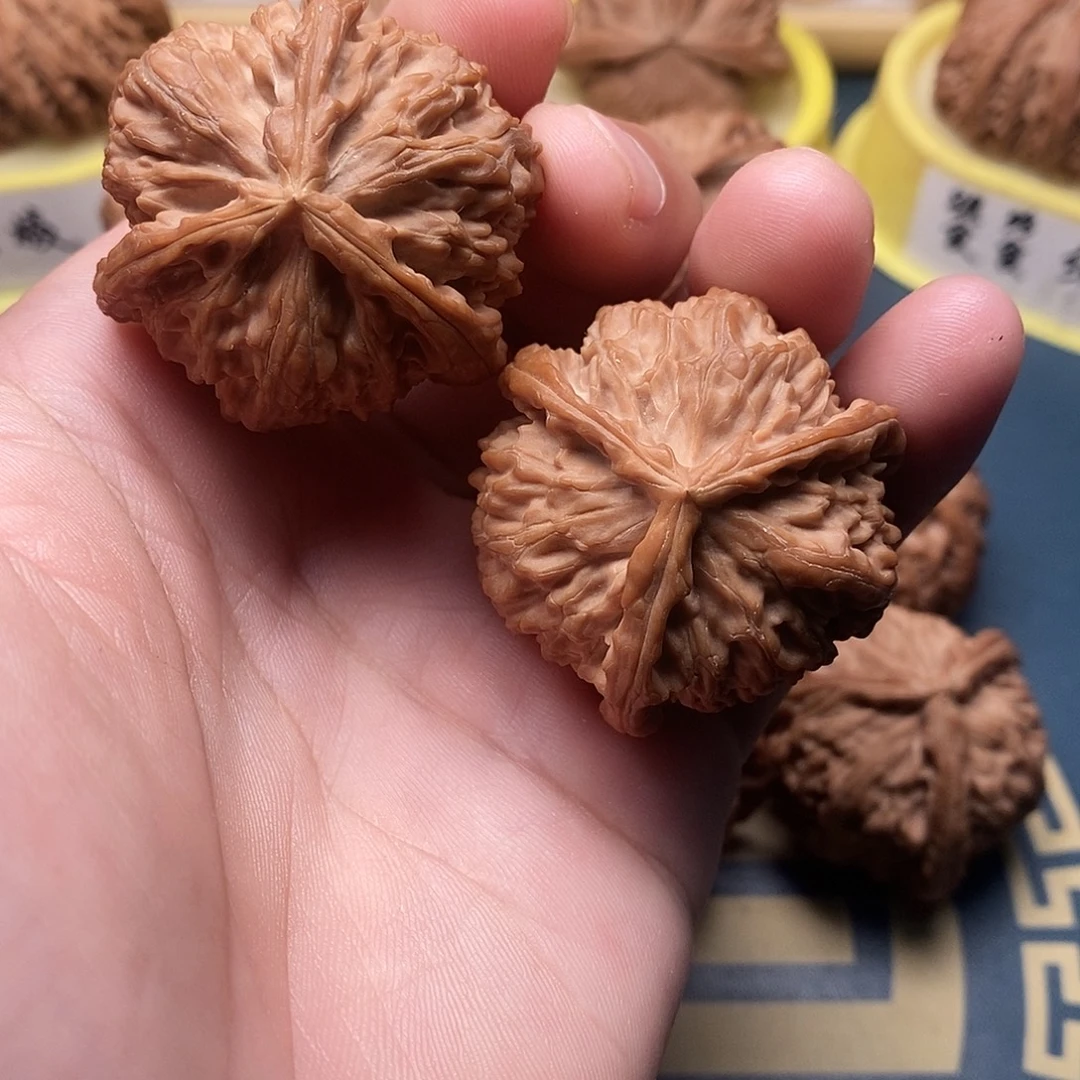 文玩核桃把件白奔三棱