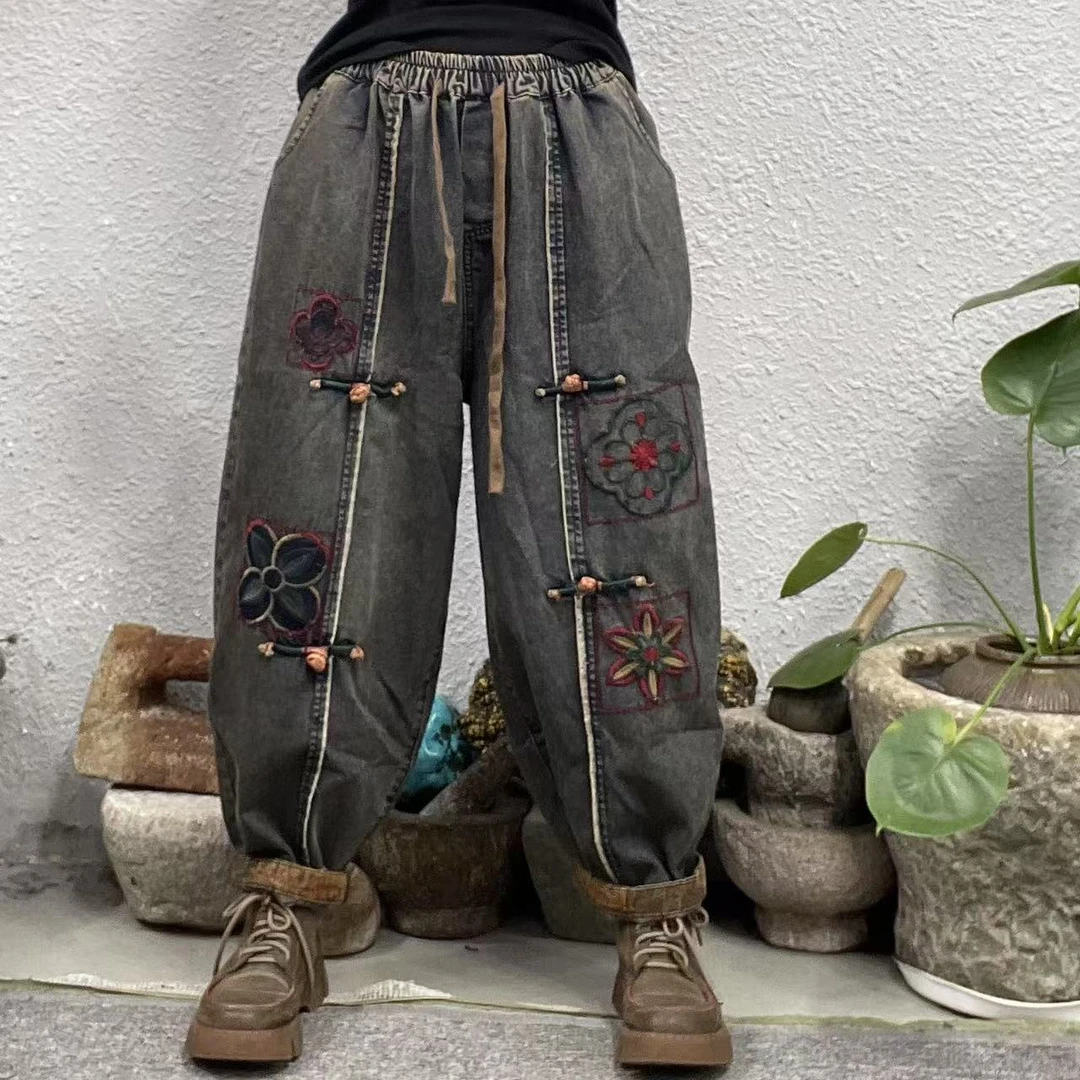 8065两膝盖四叶花四盘扣炒色牛仔裤（长90臀围124脚口34