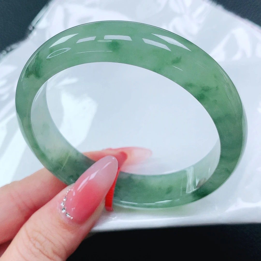 翡翠手镯未镶嵌57圈