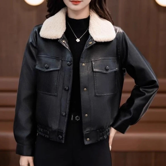（专属）冬季加绒加厚保暖洋气时尚短款翻领皮衣女外套夹克纽扣