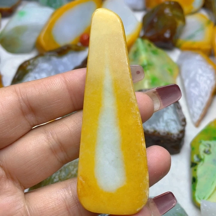 翡翠挂件未镶嵌翡翠