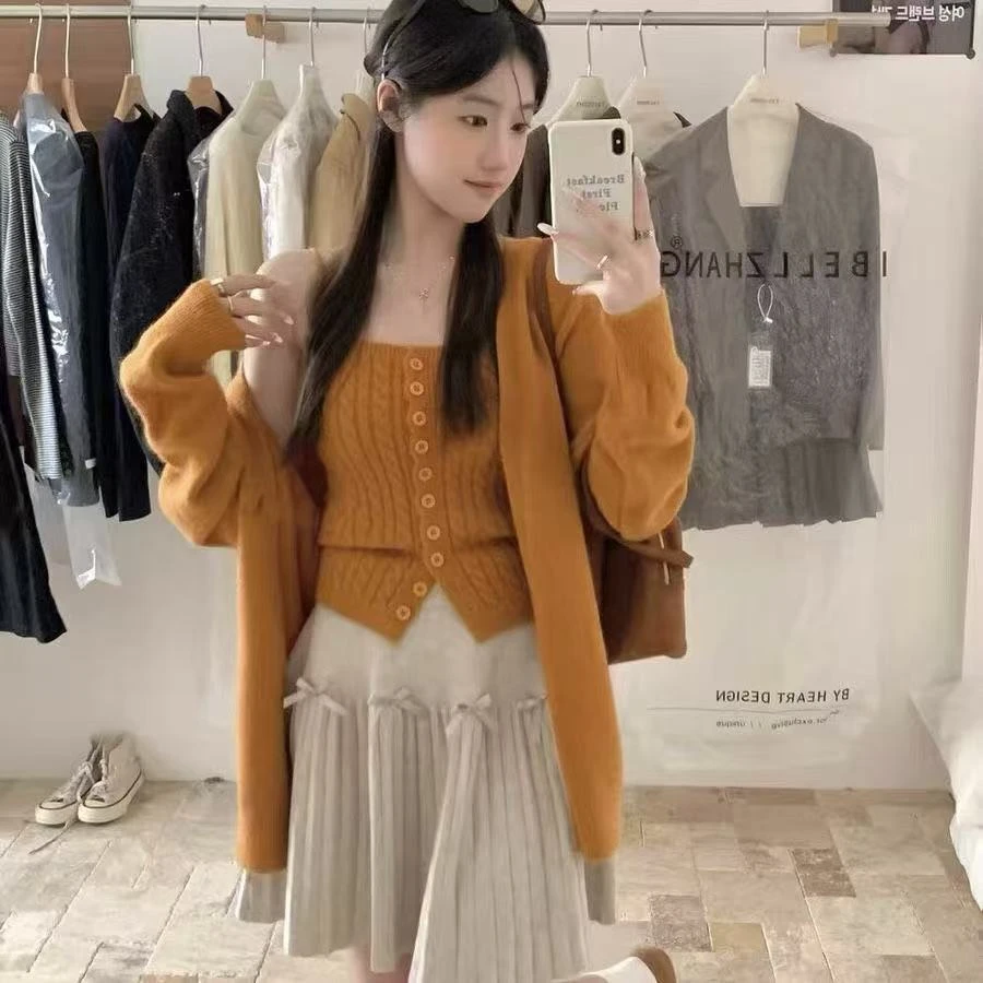 韩系慵懒风套装女秋季麻花排扣针织背心+百搭V领宽松显瘦针织开衫