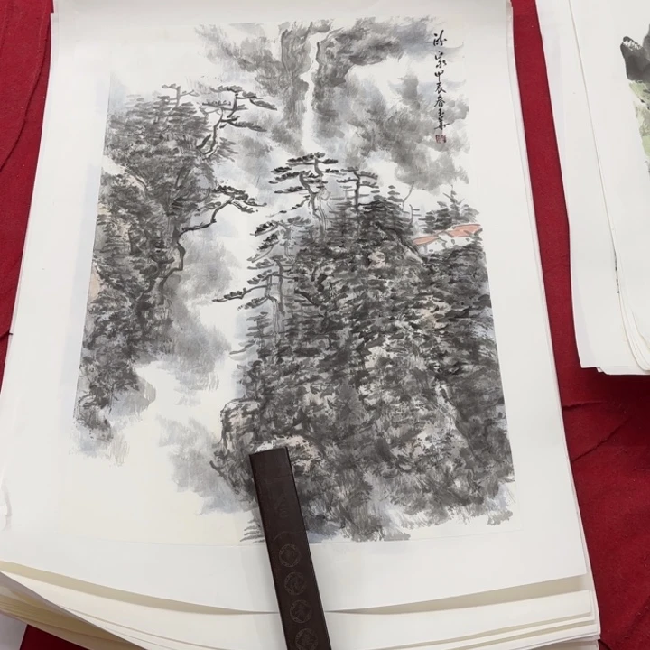 国画花鸟等图案为一体而