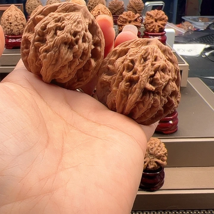 文玩核桃吊坠43 虎头 f-026