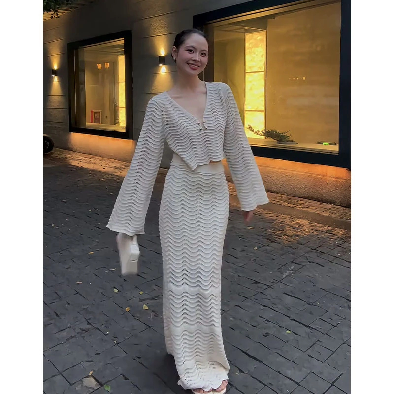 2025早秋新款女法式气质宽松V领镂空针织上衣高腰长款直筒半身裙