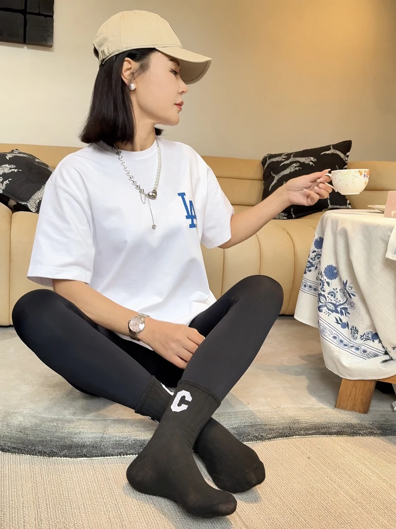 袜子女秋冬爆款中筒潮流C字母长筒袜袜子女ins潮百搭透气女运动袜
